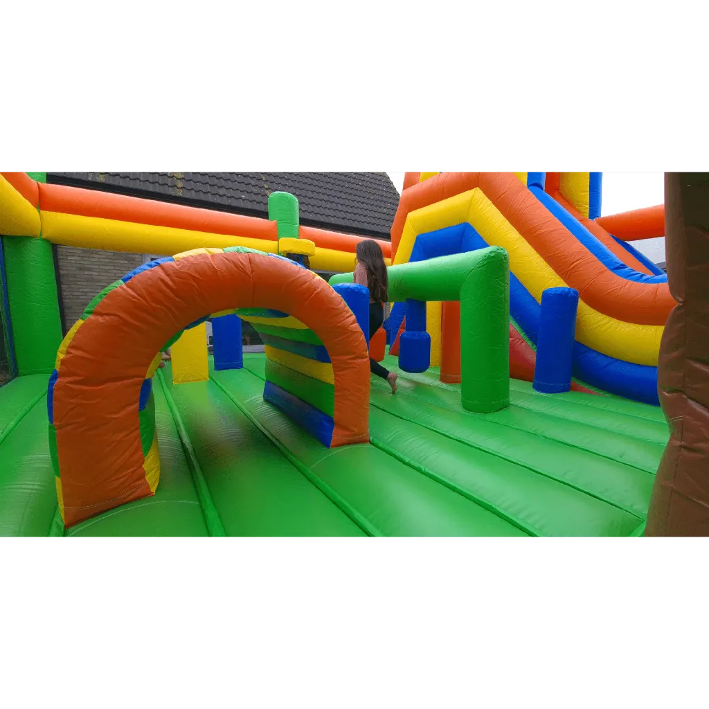 Bos springkasteel binnenkant.webp