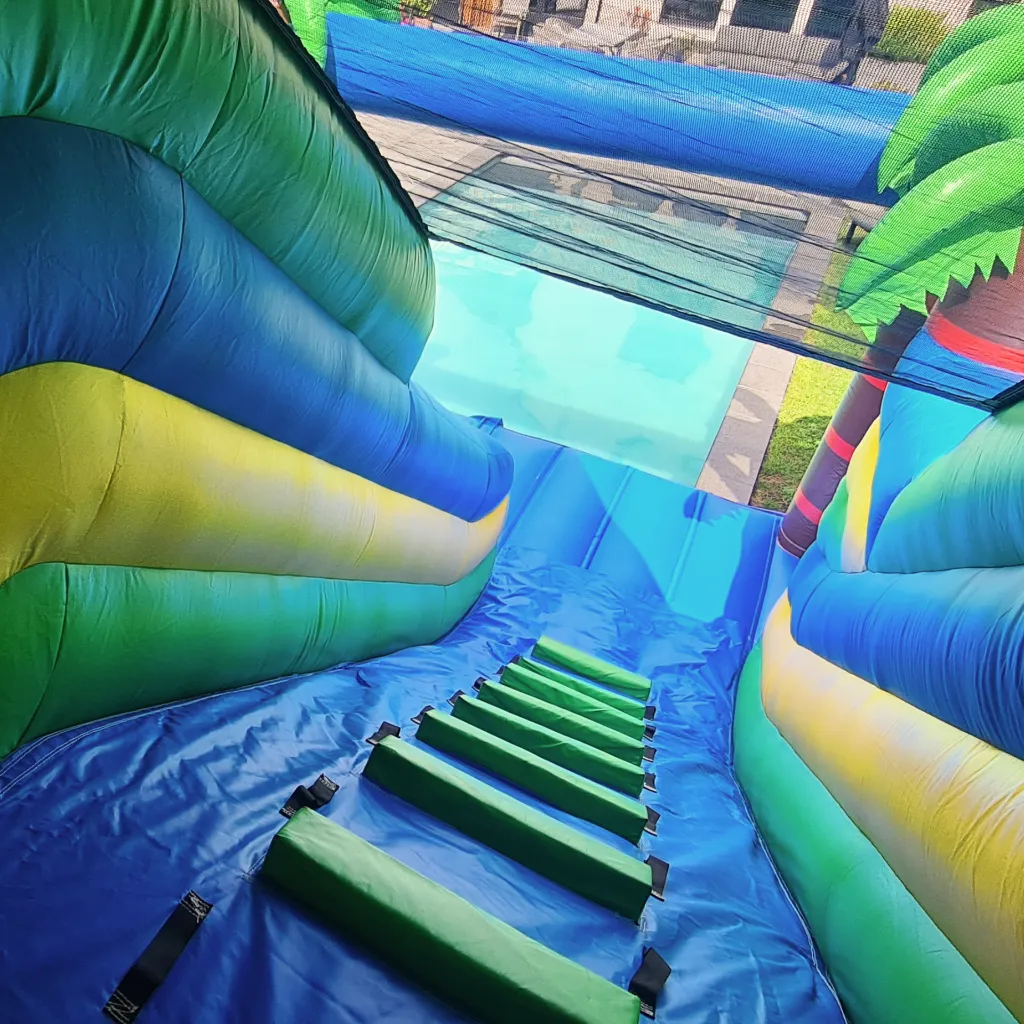 Klimladder waterglijbaan.webp