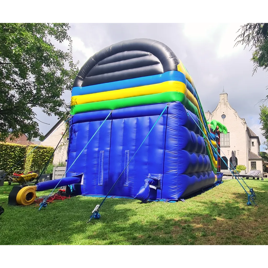 Opblaasbare waterglijbaan huren.webp
