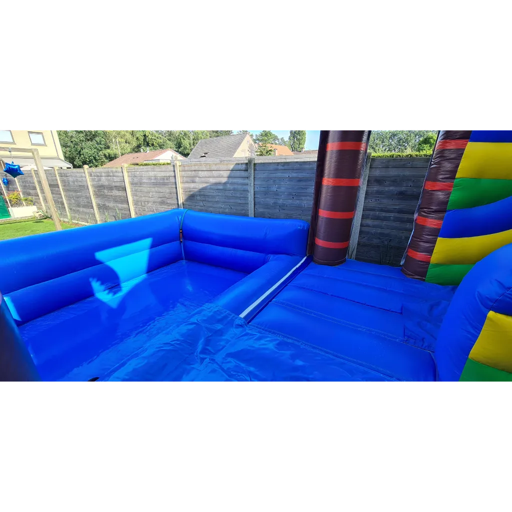 Zwembad voor waterglijbaan.webp