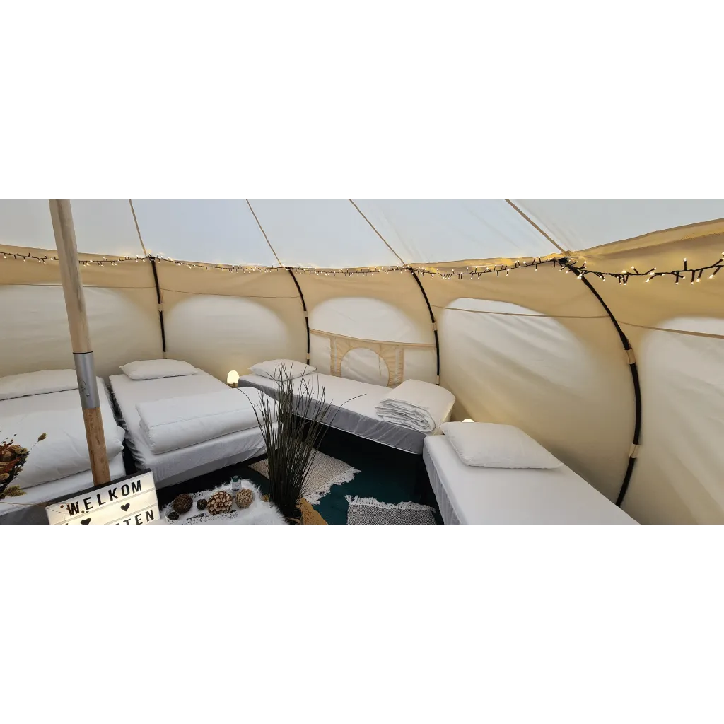Glamping slapen op vaste bedden.webp