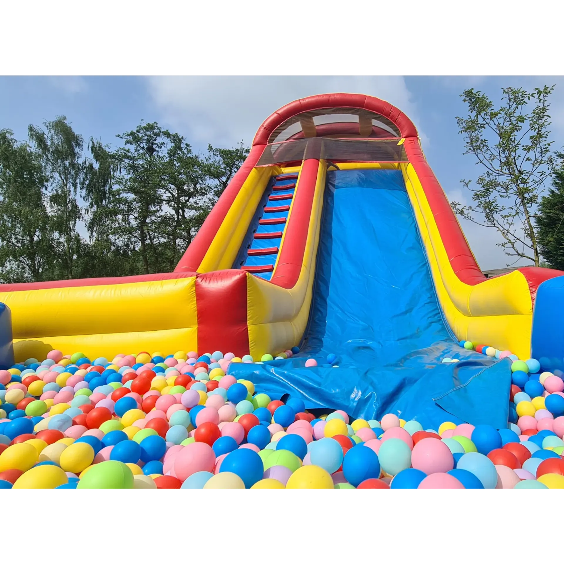 Reuze glijbaan met ballenbad huren – Spectaculaire 6 meter glijbaan