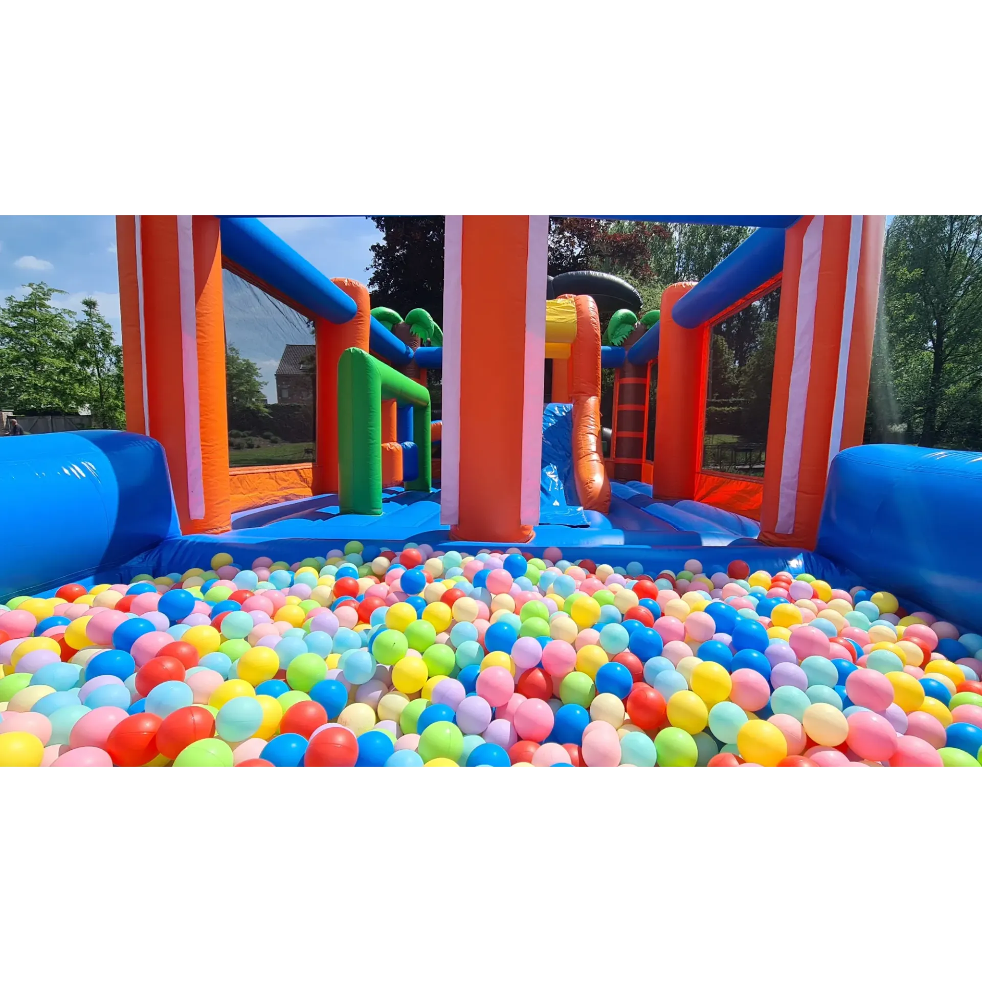 Baby Toucan springkasteel met ballenbad huren: extra speelplezier