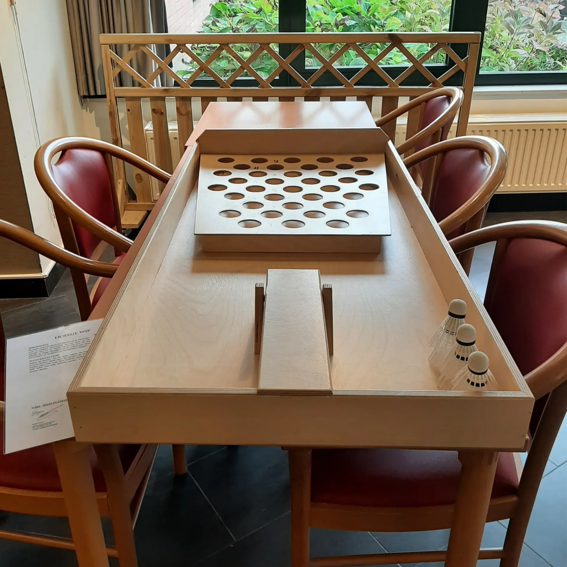 Hoedje Wip – klassiek mikspel met wip en shuttles