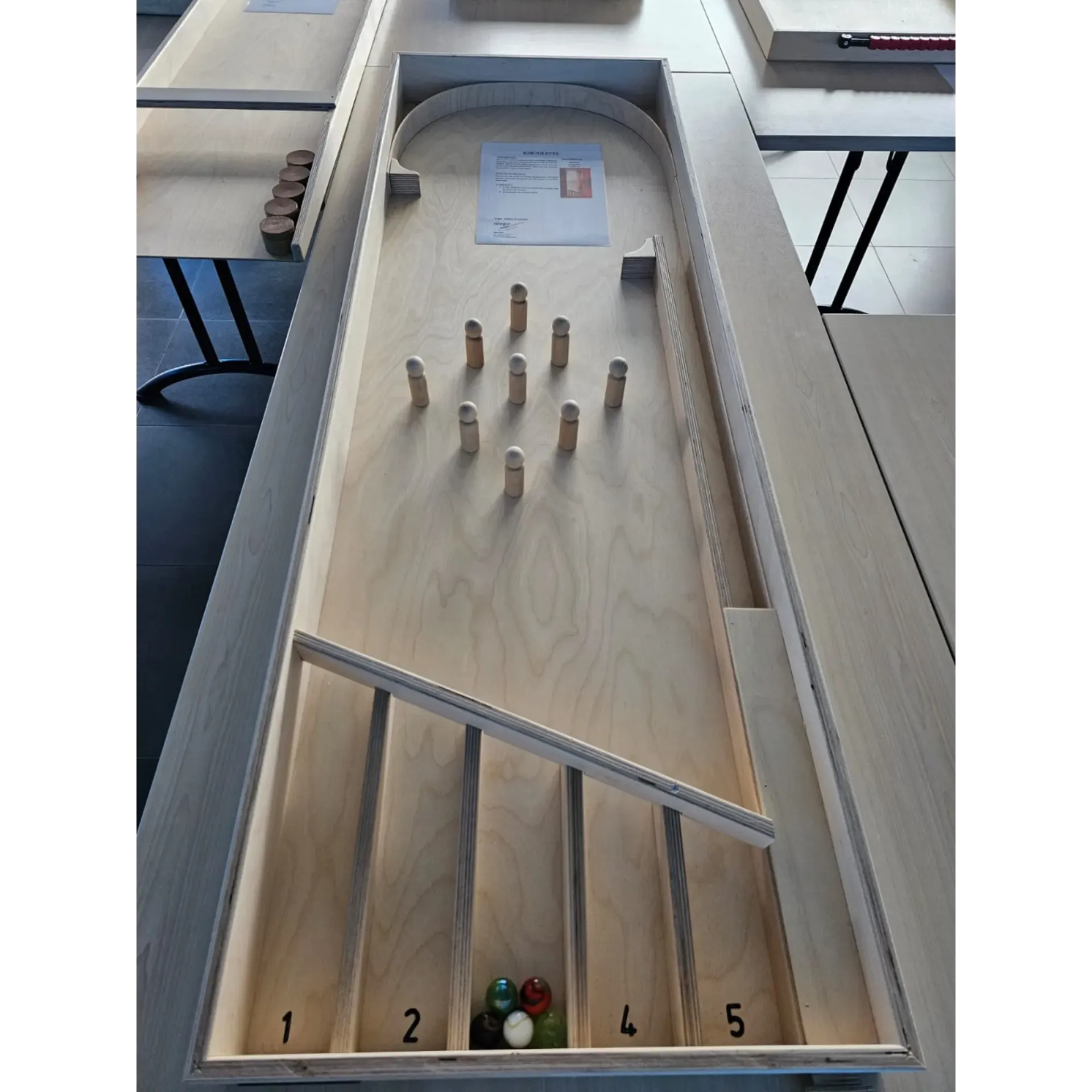 Pinball – mechanisch puntenspel met veer en kegels