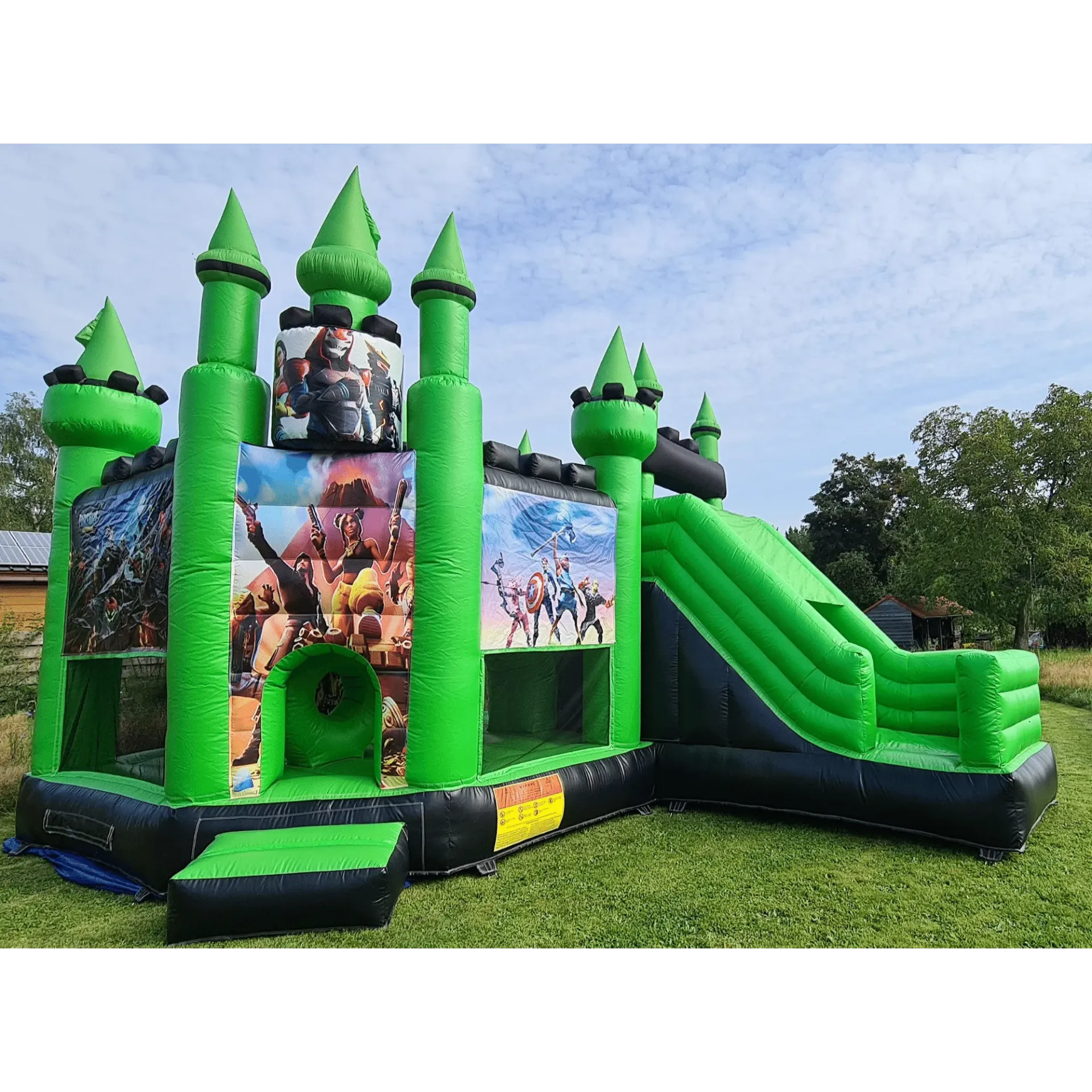 Fortnite springkasteel huren: compact springkasteel voor kleine tuinen